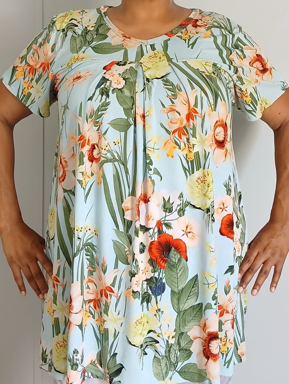 Made By Johnny Light Blue Floral Pleated Front Tunic Blouse - Size 3XCondition: